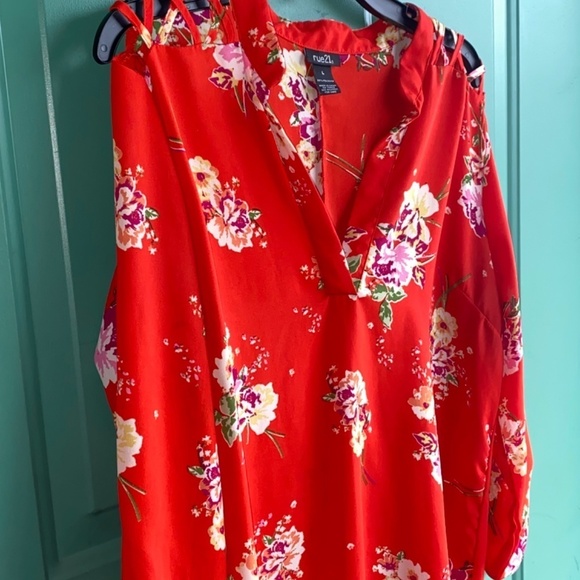 Rue 21 size large red floral top excellent condition - Picture 4 of 8
